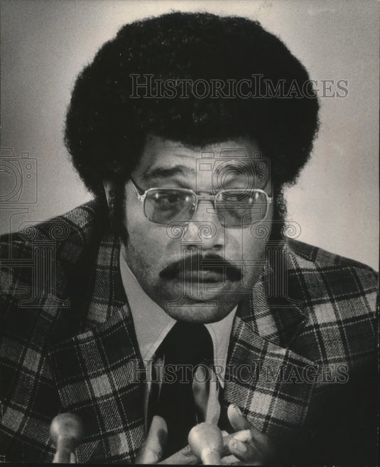 1972 Press Photo Milwaukee Bucks basketball team's General Manager, Wayne Embry- Historic Images