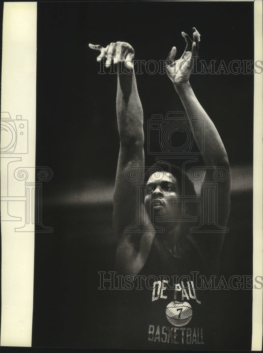1982 Press Photo Basketball's Walter Downing practices in Chicago - mjt07760- Historic Images