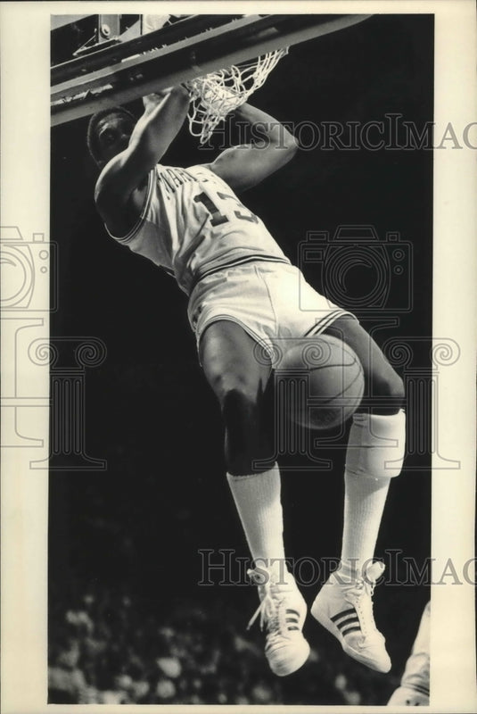 1984 Press Photo Marquette University basketball's Walter Downing, dunks- Historic Images
