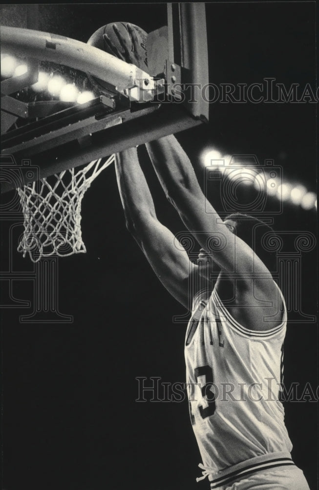 1985 Press Photo Marquette University&#39;s Walter Downing dunking the ball.- Historic Images