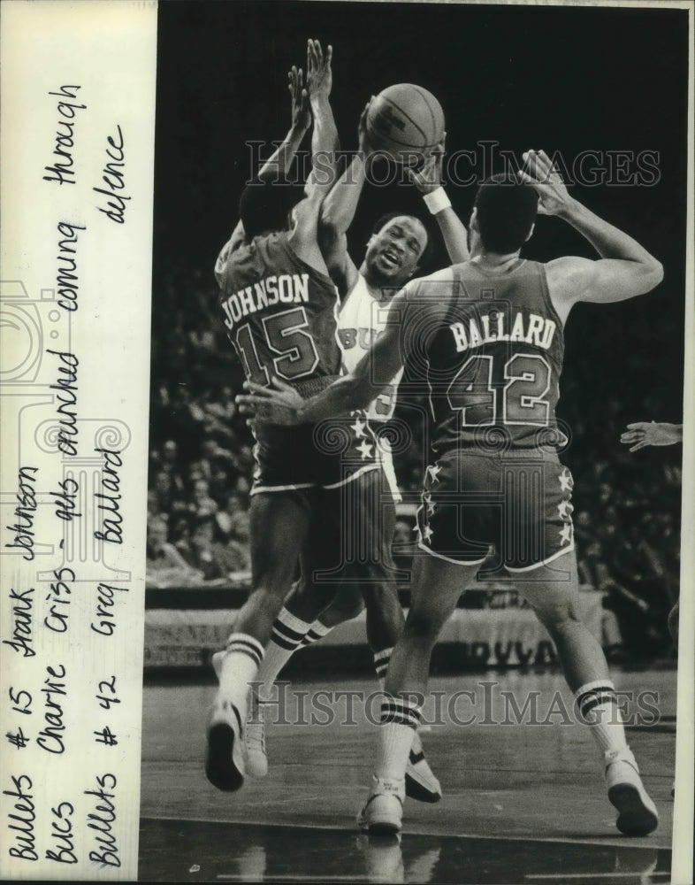 1983 Press Photo Bullet&#39;s Frank Johnson (l) blocks Bucks&#39; Charlie Criss at Arena- Historic Images