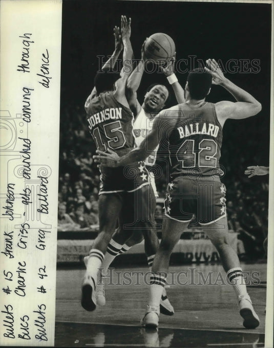 1983 Press Photo Bullet's Frank Johnson (l) blocks Bucks' Charlie Criss at Arena- Historic Images