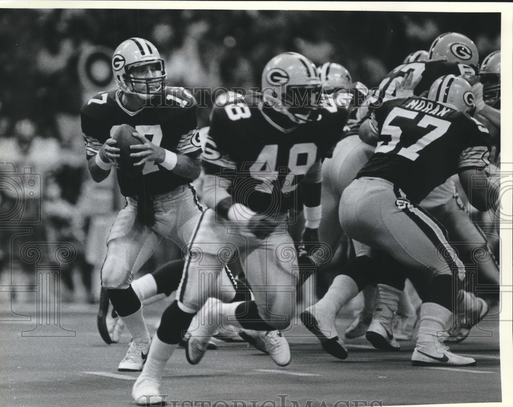 1986 Press Photo Wisconsin&#39;s Green Bay Packers running a play in a game.- Historic Images