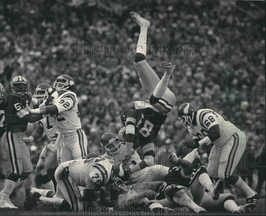 1983 Press Photo Green Bay Packers player Gary Lewis attempts to block fieldgoal- Historic Images