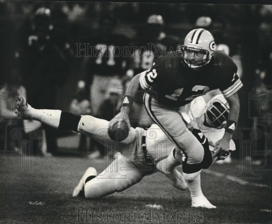 1981 Press Photo Green Bay Packer quarterback Dickey sacked by Oakland