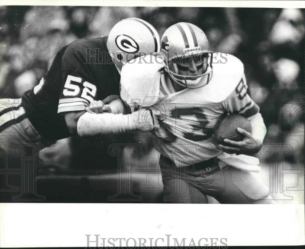 1981 Press Photo Green Bay Packers linebacker George Cumby tackles Lions player- Historic Images