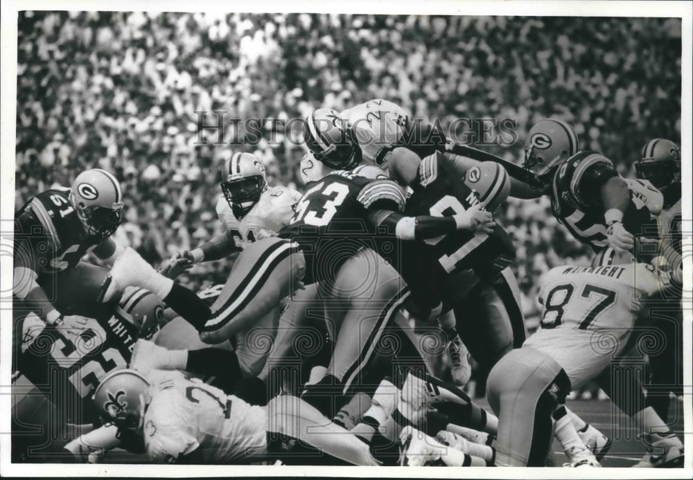 1993 Press Photo Green Bay Packers make successful goal line stand versus Saints- Historic Images