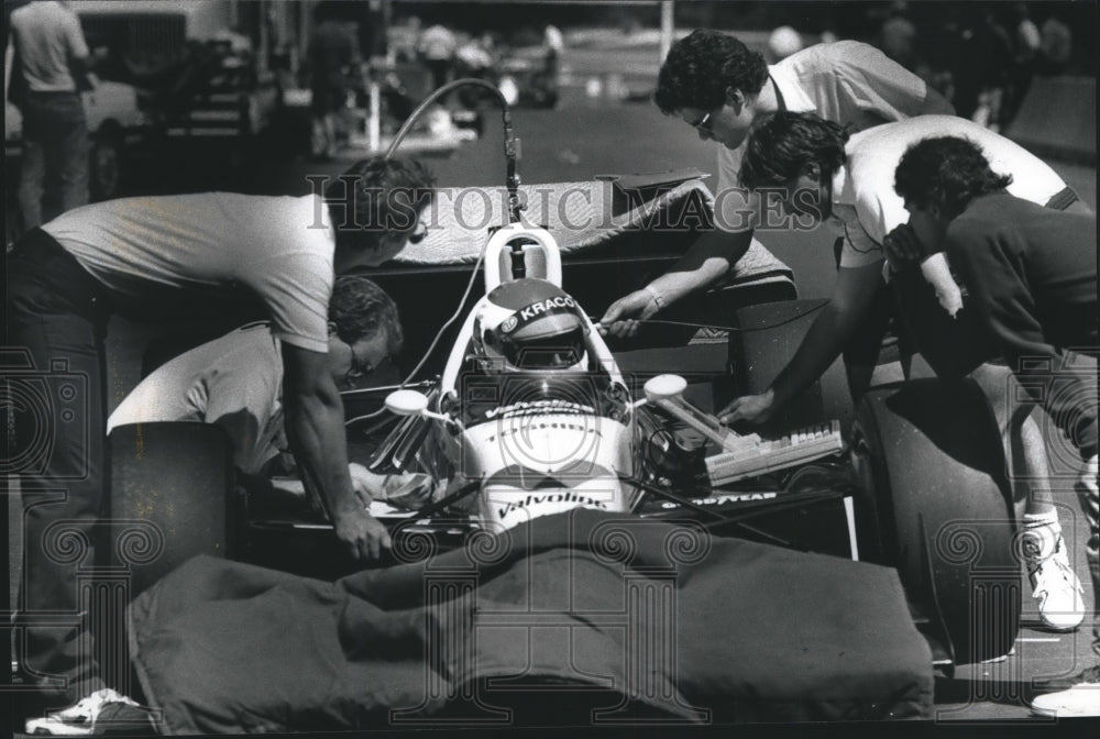 1990 Press Photo Race car driver Bobby Rahal in the pits at Road America- Historic Images