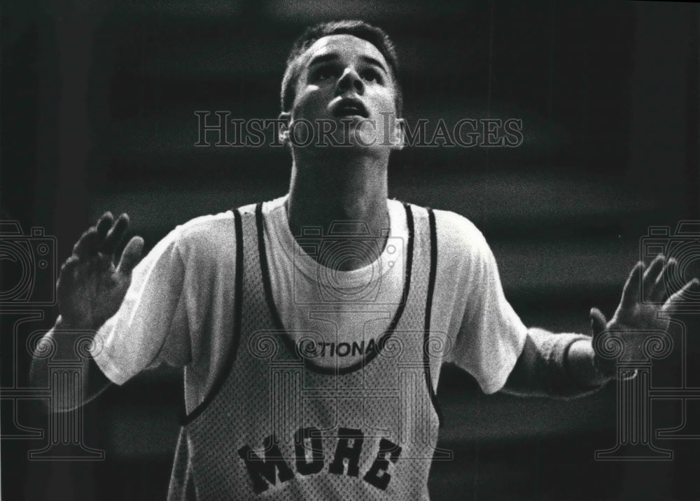 1990 Press Photo Milwaukee Area Basketball Player Jerry Ramus Of Thomas More- Historic Images
