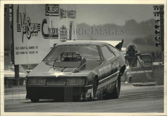 1987 Press Photo Jim Bailey's and his 200 Proof funny car at Great Lakes Dragway- Historic Images