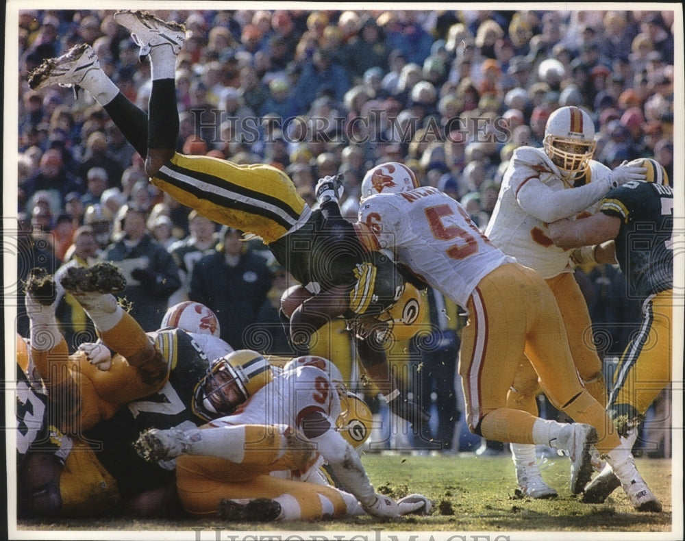 1983 Press Photo Packers Darrell Thompson leaps over pile trying for first down.- Historic Images