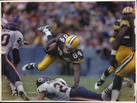 1993 Press Photo Green Bay Packers Football's Sterling Sharpe tripped up at game- Historic Images