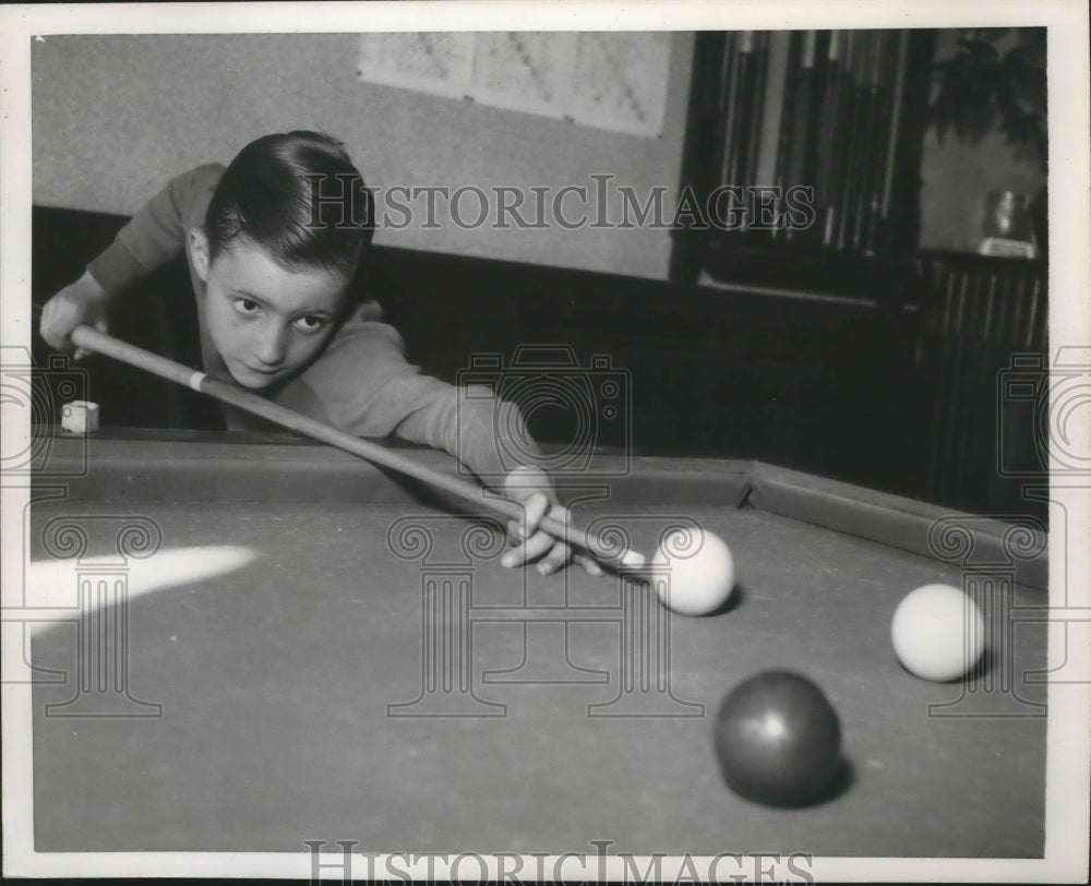 1953 Press Photo Seven-year-old billiard ace, Guy Deville of Roubaix, France- Historic Images