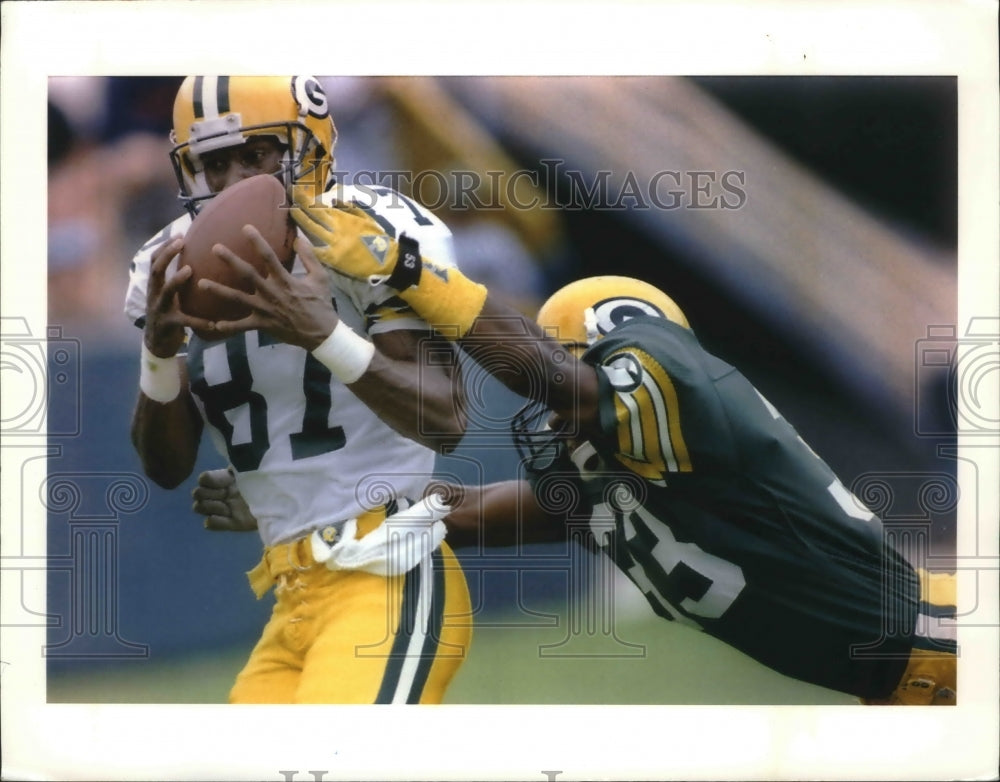 Press Photo Green Bay Packers wide receiver Robert Brooks halls in a pass- Historic Images