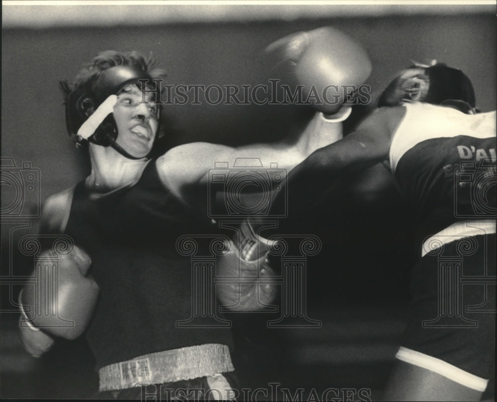 1984 Press Photo Boxers Rich Scharenbach and Larry Preatty in Golden Gloves bout- Historic Images