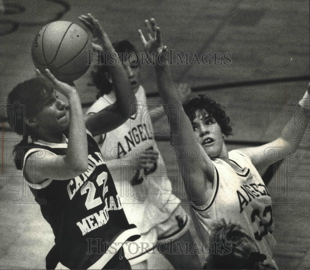 1990 Press Photo Catholic Memorial basketball&#39;s Catherine Devine attempts a shot- Historic Images