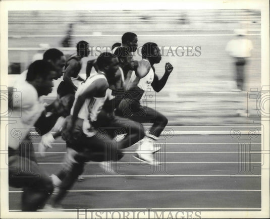 1985 Press Photo Carl Lewis & Emmit King with fellow American track runners- Historic Images