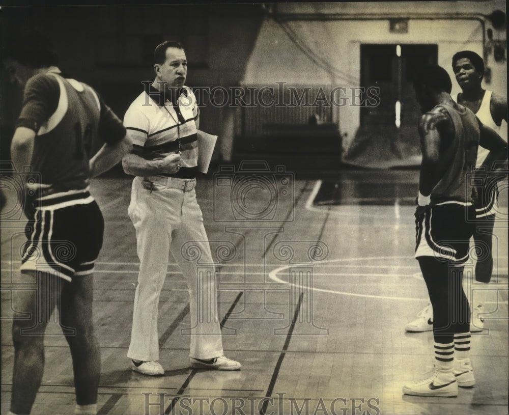 1982 Press Photo Utica College Coach Larry Costello - mjt08216- Historic Images