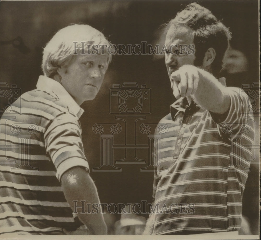 1976 Press Photo Golfers Tom Weiskopf and Jack Nicklaus at PGA championship- Historic Images