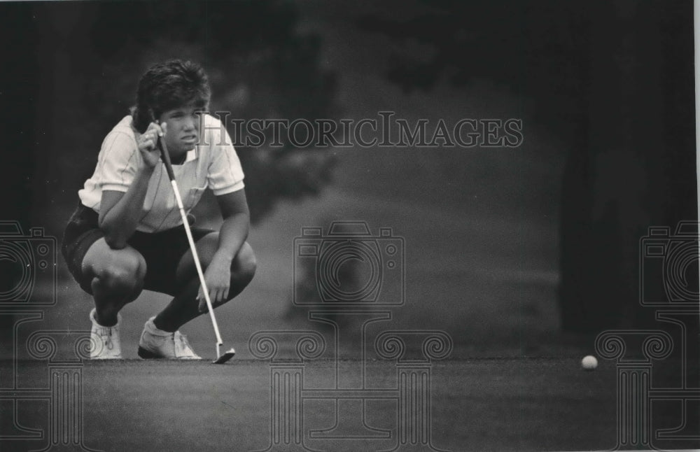 1987 Press Photo Defending golf champion Sarah DeKraay at Tuckaway Country Club- Historic Images