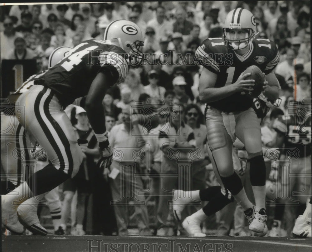 1994 Press Photo Packers football&#39;s Ty Detmer, Dexter McNabb team-up during game- Historic Images