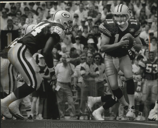 1994 Press Photo Packers football's Ty Detmer, Dexter McNabb team-up during game- Historic Images