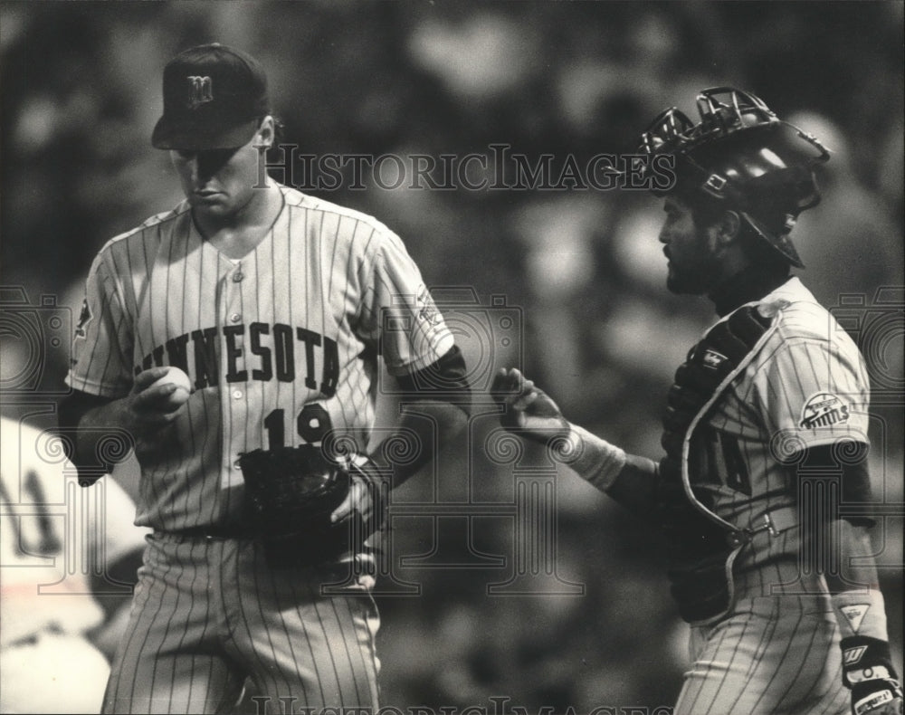 1991 Press Photo Twins baseball&#39;s Scott Erickson and Junior Ortiz during game- Historic Images