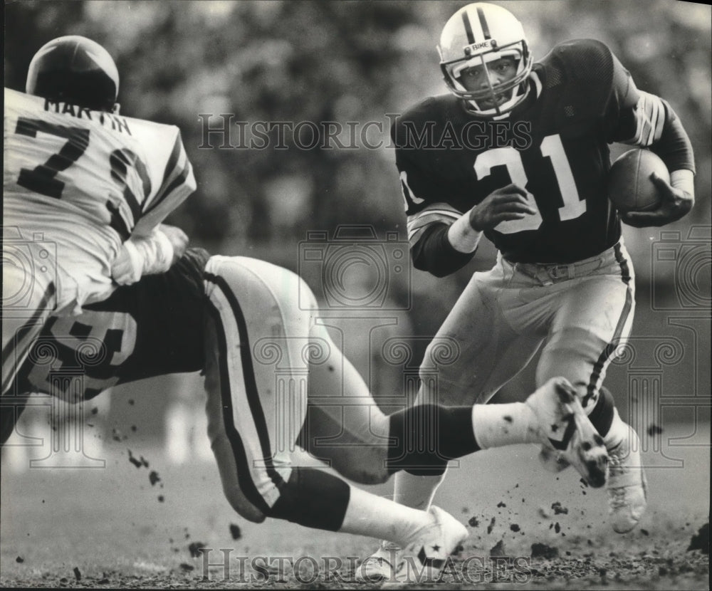 1982 Press Photo Green Bay Packers football player Gerry Ellis runs with ball- Historic Images