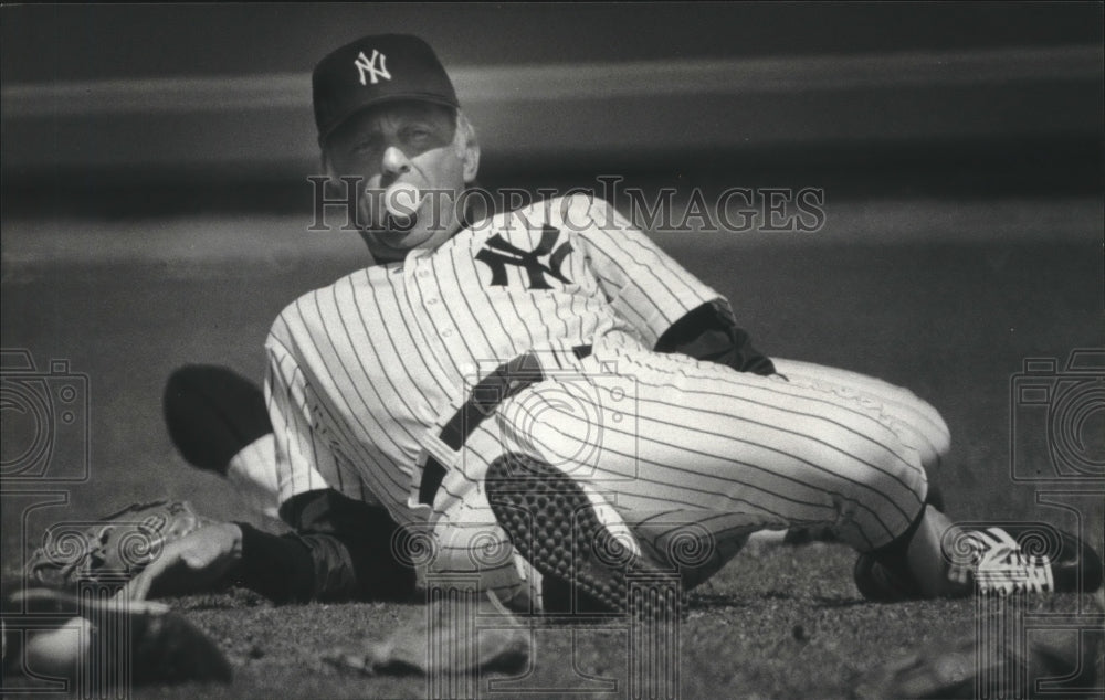 1985 Press Photo Phil Niekro New York Yankee baseball player on the ground.- Historic Images