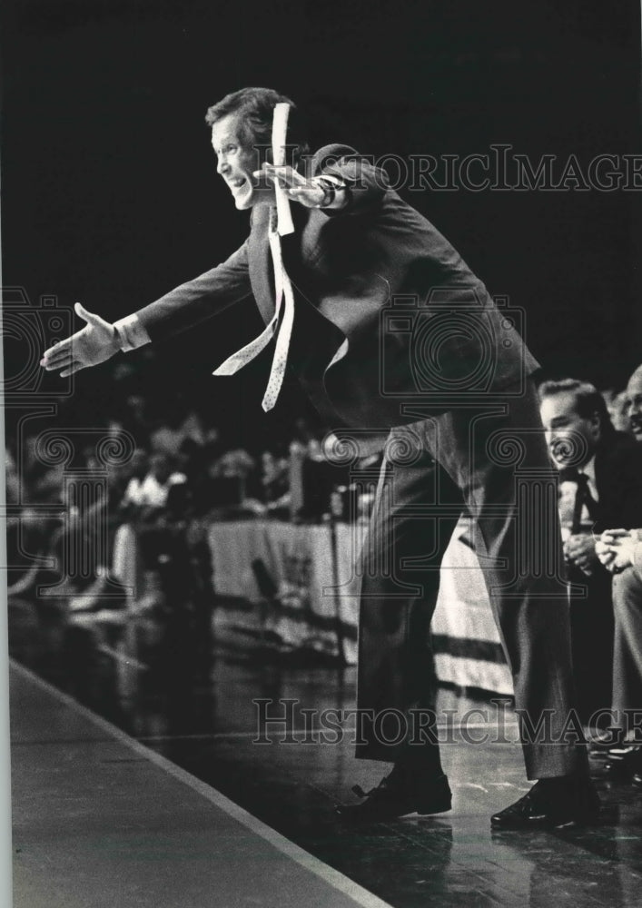 1988 Press Photo Bob Dukiet shouting at his players. - mjt08499- Historic Images