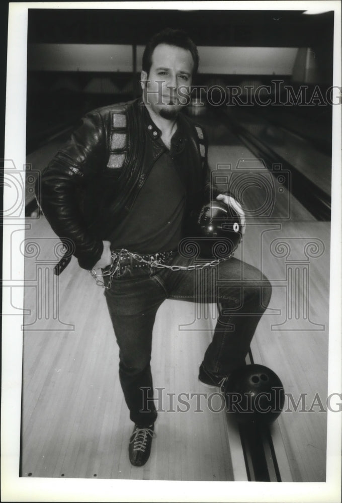 1992 Press Photo Bowler and &quot;Baby Split Bowling&quot; publisher, Julian Davis- Historic Images