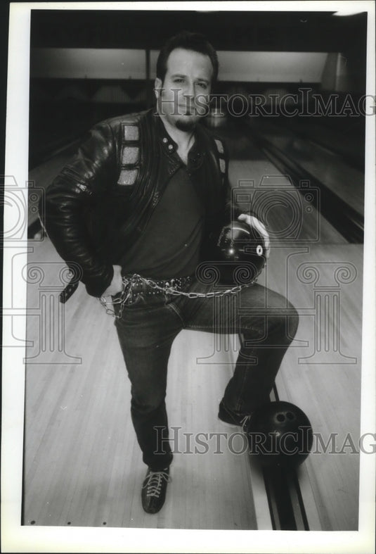 1992 Press Photo Bowler and 