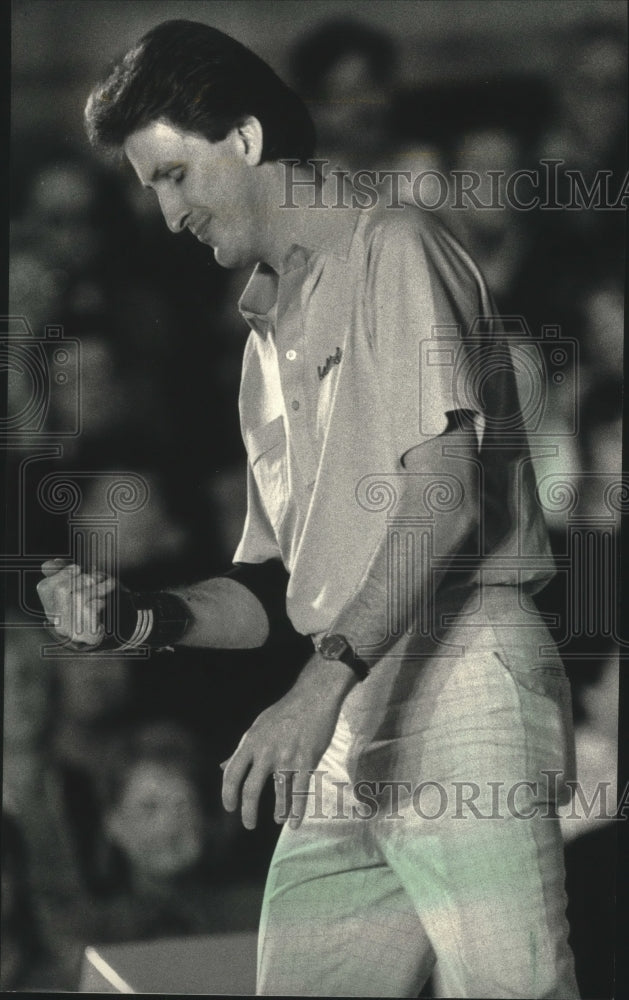 1987 Press Photo Bowler Tommy Milton reacts to his victory - mjt08588- Historic Images