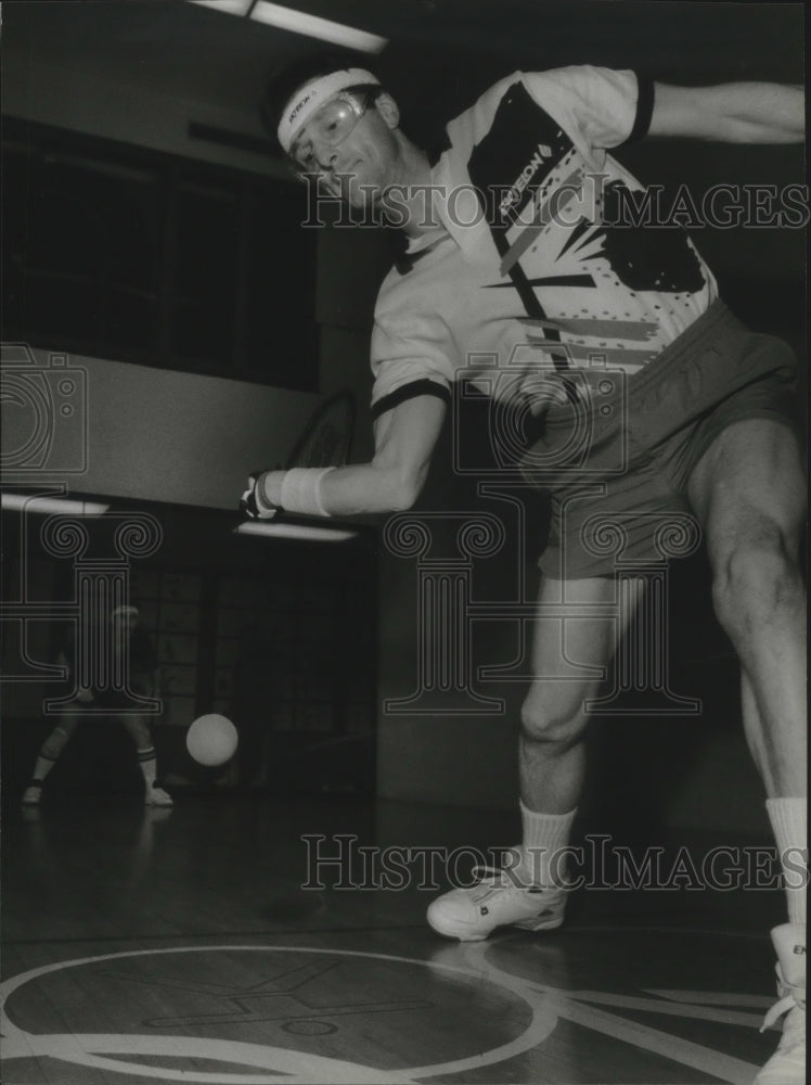 1993 Press Photo Bill Schultz Jr. plays racquetball at Southridge Athletic Club- Historic Images