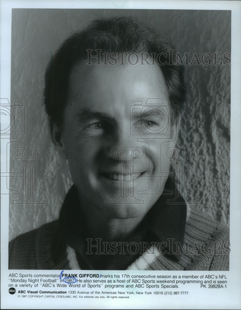 1987 Press Photo Frank Gifford celebrates 17 years on "Monday Night Football."- Historic Images