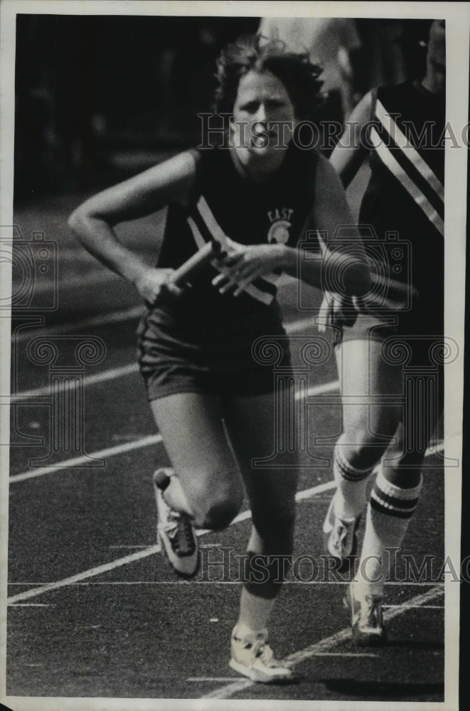 1978 Press Photo Runner Sandy Grove during the Class A girls track meet- Historic Images