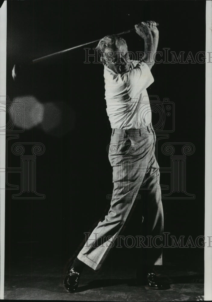1978 Press Photo Golf teacher, Jack Grout, demonstrated his golf swing- Historic Images