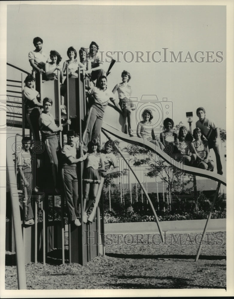 1983 Press Photo The Marquette University cheerleaders at Summerfest last year.- Historic Images