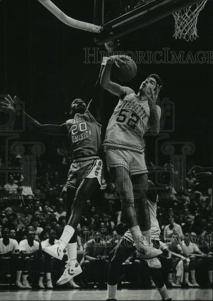 1983 Press Photo Marquette's Marc Marotta (52) grabs rebound from Charlie Smith- Historic Images