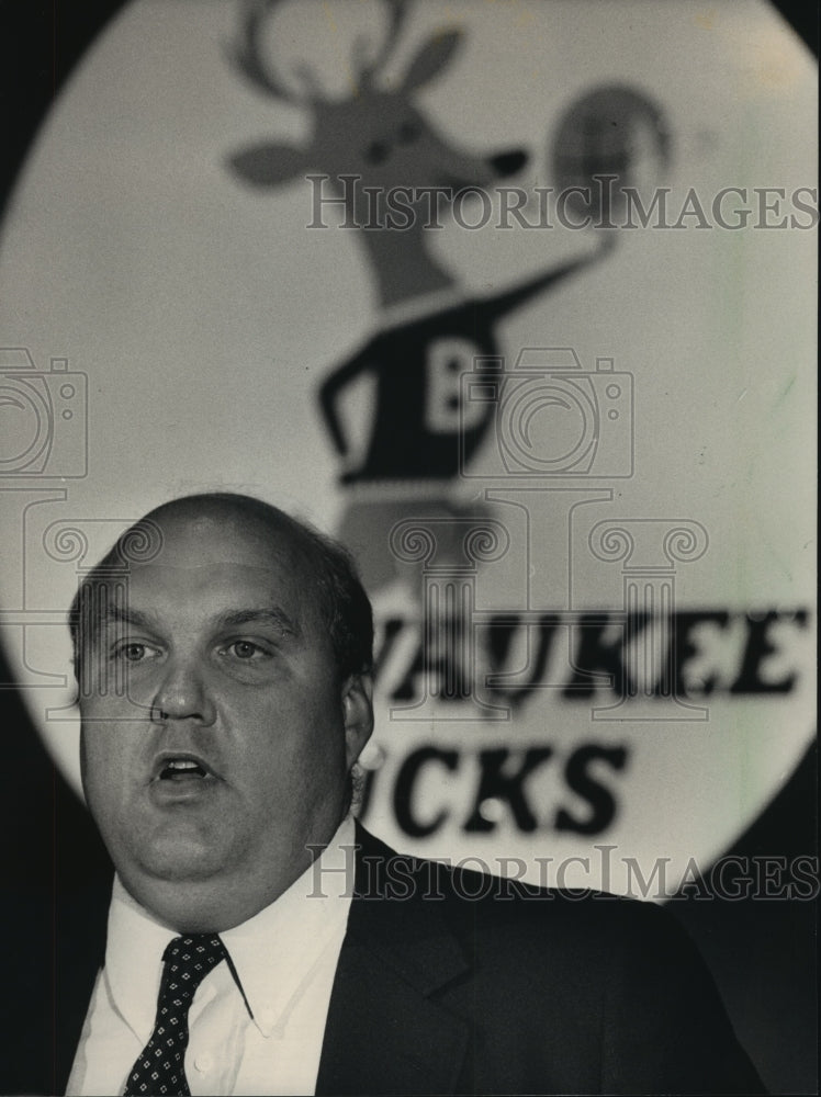 1985 Press Photo Coach Rick Majerus joins the Milwaukee Bucks. - mjt08799- Historic Images