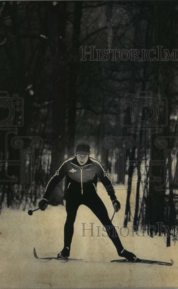 1986 Press Photo Byron Mitchell cross country skier in action. - mjt08897- Historic Images