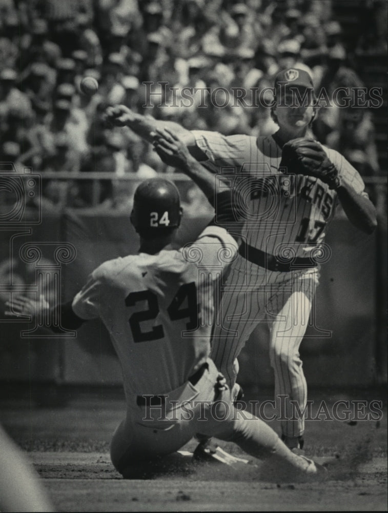 1984 Press Photo Brewers' Jim Gantner starts the double play against Boston- Historic Images