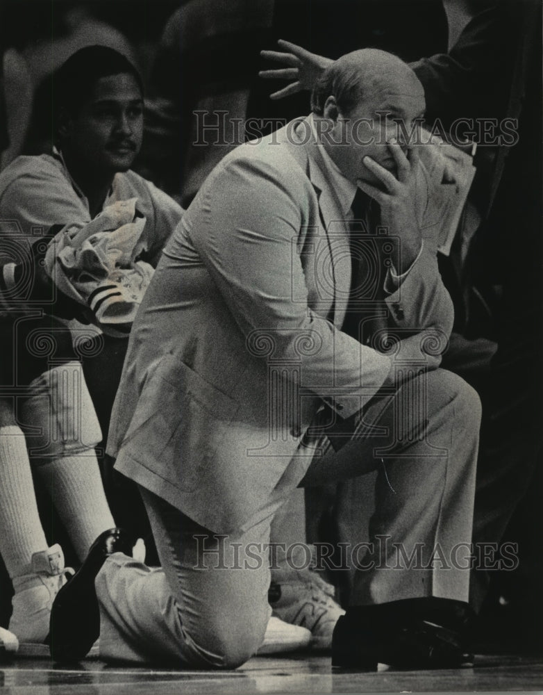 1984 Press Photo Basketball Coach Rick Majerus Concentrates Courtside- Historic Images