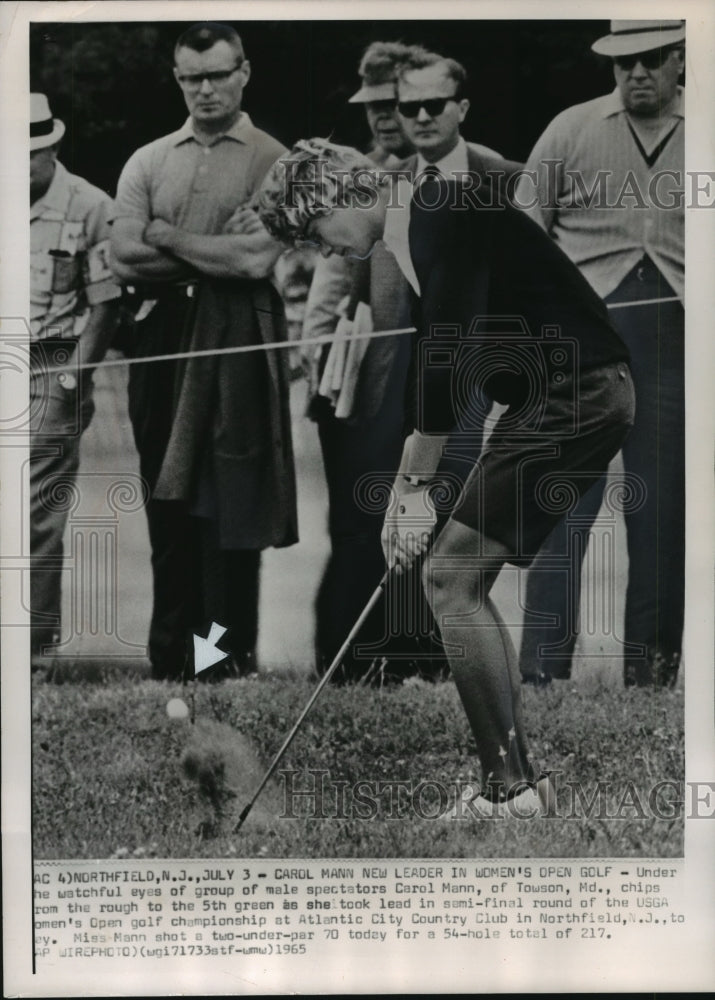 1985 Press Photo Carol Mann chipped from the rough at National Championship- Historic Images