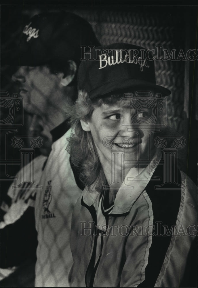 1987 Press Photo Meloney Markofski in Milwaukee Bulldogs baseball hat- Historic Images