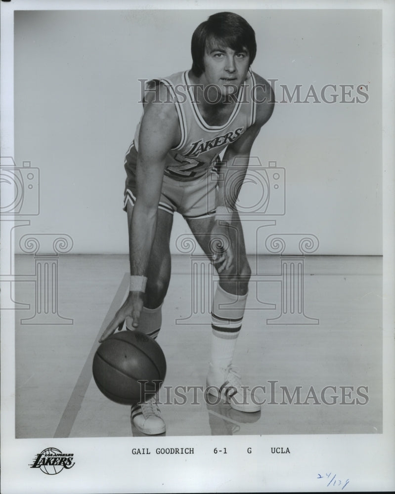 1974 Press Photo Los Angeles Lakers Gail Goodrich dribbles basketball- Historic Images