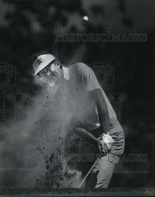 1982 Press Photo golfer Al Geiberger in trap on the first hole at Milwaukee Open- Historic Images