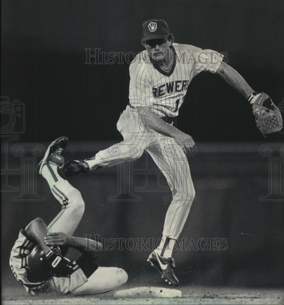 1985 Press Photo Milwaukee Brewers&#39; Jim Gantner and Mariners&#39; Phil Bradley- Historic Images