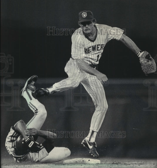 1985 Press Photo Milwaukee Brewers' Jim Gantner and Mariners' Phil Bradley- Historic Images