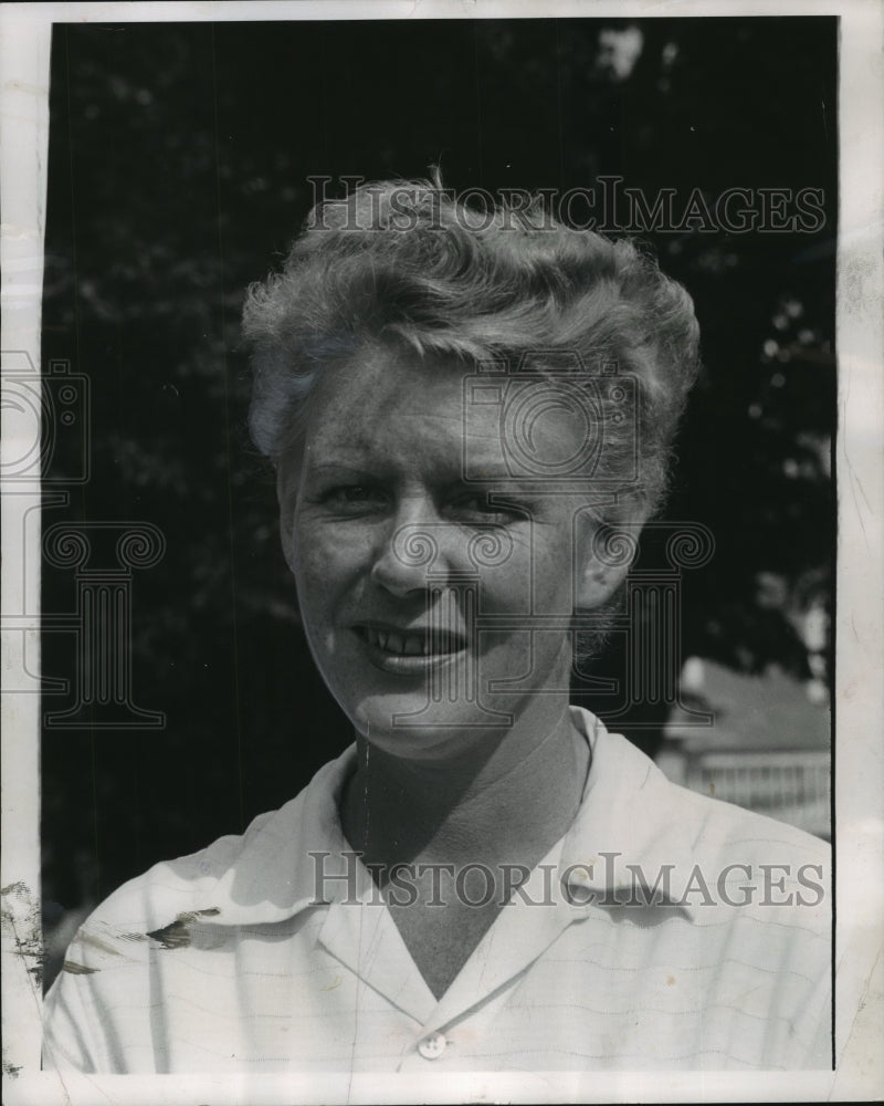 1956 Press Photo Merrill Hills&#39; Golfer Paula Clauder Is Now At Top Of Her Game- Historic Images